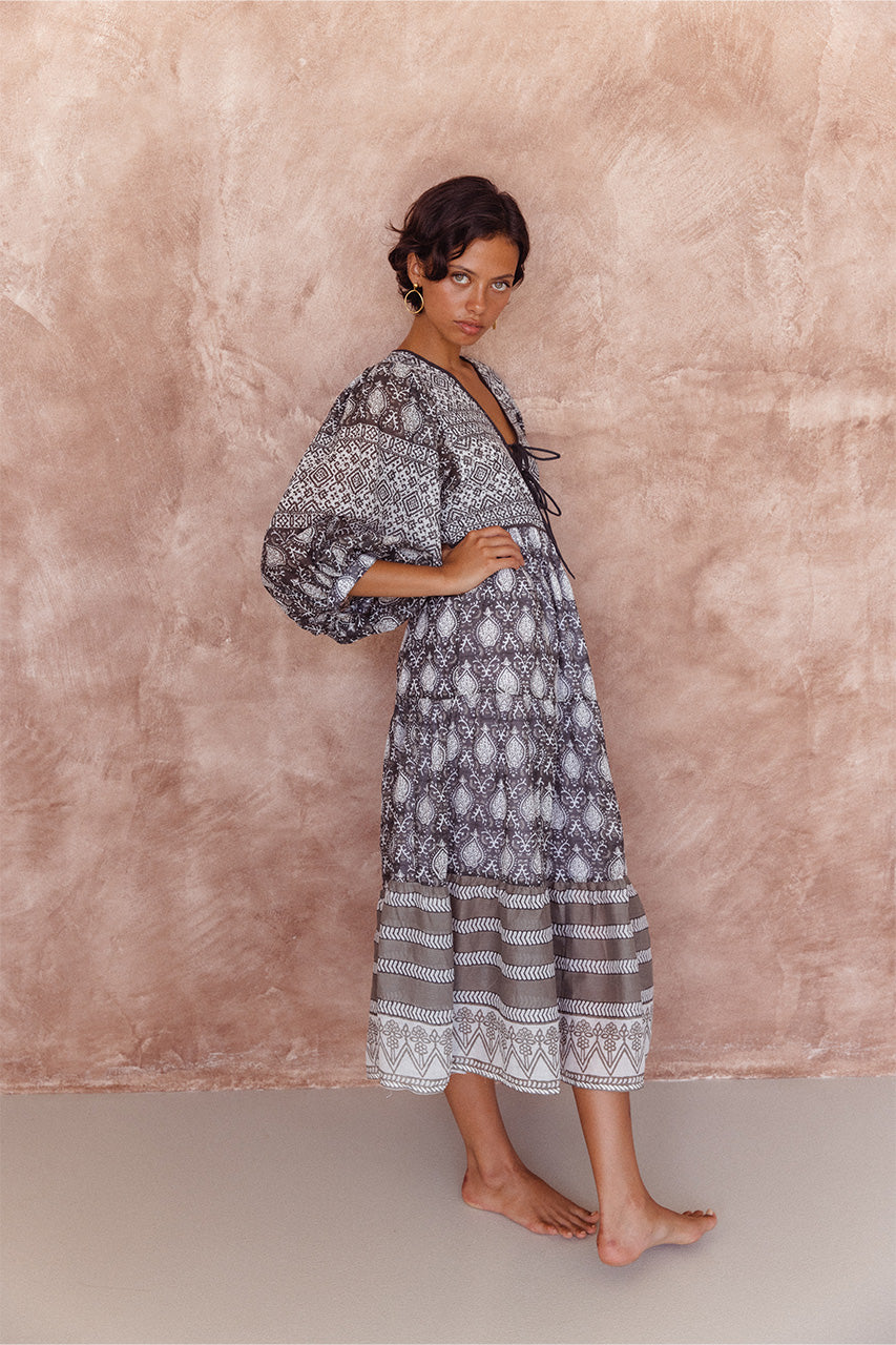 ワンピース Daughters of India Jasmine Midi Dress One of our favourite customers came in store and shower us